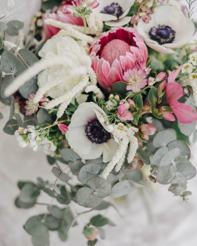 bouquet-matrimonio-fiori-sposa-composizioni-floreali-sposi-mazzo-fiori-nozze-bottonerie-allestimenti-floreali-matrimoni-fiorista-cerimonie-alessandria-tortona-piemonte-001