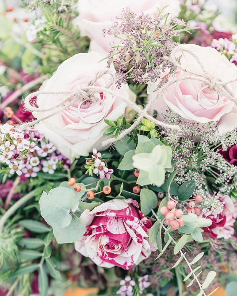 cuscino-portafedi-cuscini-fedi-nunziali-fiori-nozze-bottonerie-allestimenti-floreali-matrimoni-fiorista-matrimonio-alessandria-tortona-piemonte