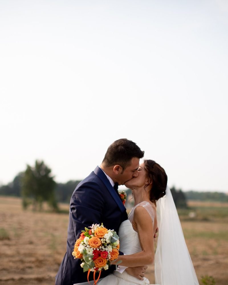 fiorista-matrimonio-tortona-alessandria-piemonte-fiori-per-matrimoni-allestimento-floreale-sposi-bouquet-fiori-freschi-bottoni-bracciali-composizioni-cerimonie-nunziali_0005